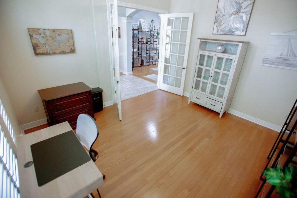 Luxe Executive 4br 4ba Sparkling Pool Outdoor Entertainment Area Spacious Office & Golf Access Hébergement de vacances