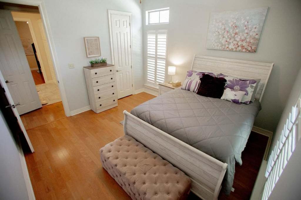 Hébergement de vacances Luxe Executive 4br 4ba Sparkling Pool Outdoor Entertainment Area Spacious Office & Golf Access *