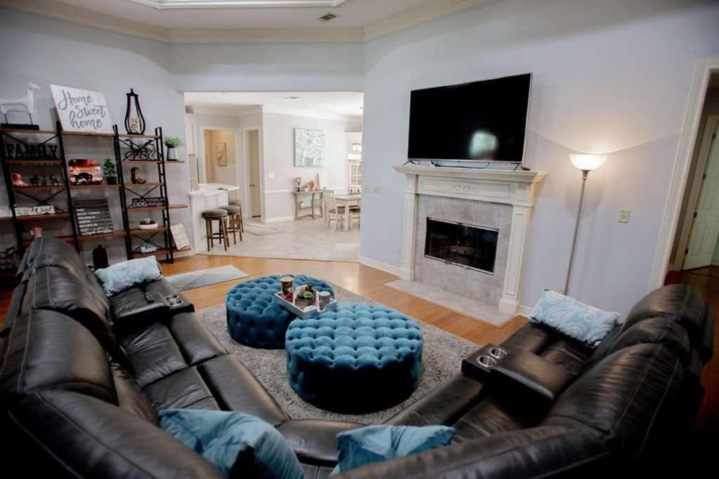 Luxe Executive 4br 4ba Sparkling Pool Outdoor Entertainment Area Spacious Office & Golf Access *