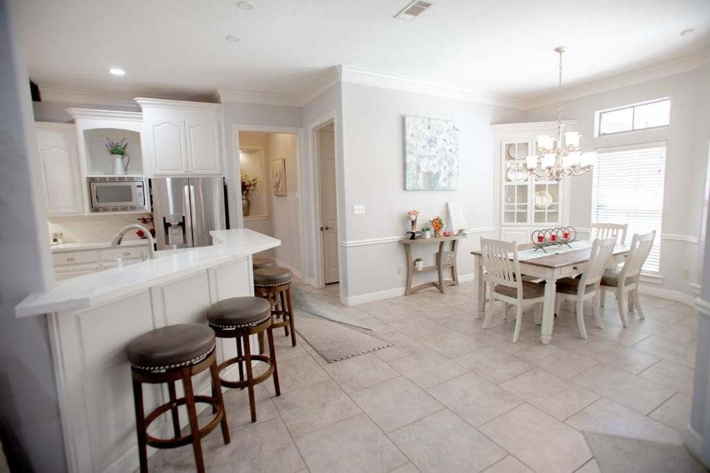 Luxe Executive 4br 4ba Sparkling Pool Outdoor Entertainment Area Spacious Office & Golf Access Beaumont