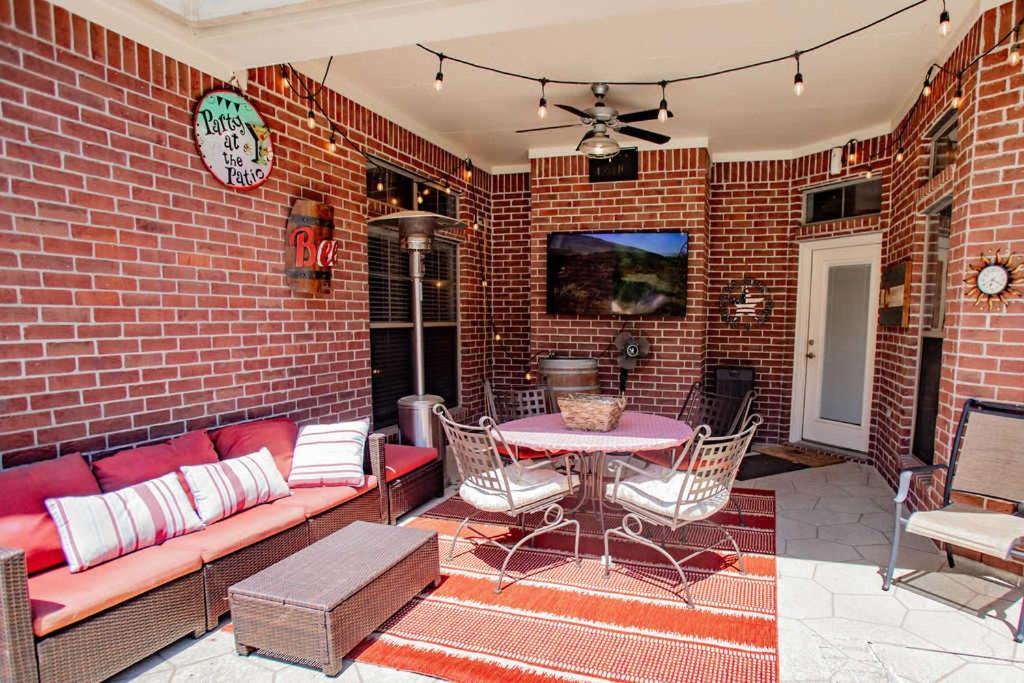 Luxe Executive 4br 4ba Sparkling Pool Outdoor Entertainment Area Spacious Office & Golf Access Hébergement de vacances Beaumont